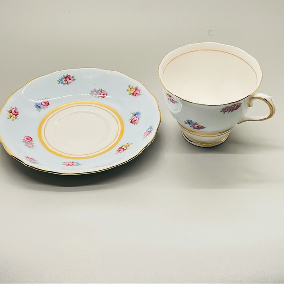 Vintage Colclough Fine Bone China Light Blue Tea Cup & Saucer England Gold Trim - Picture 5 of 8